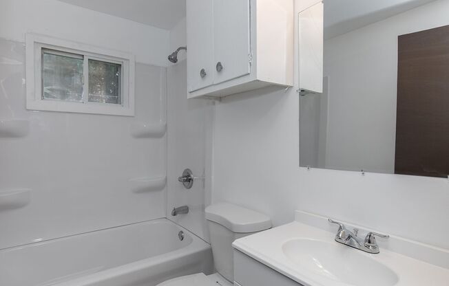 2 beds, 1 bath, 995 sqft, $975, Unit 2124