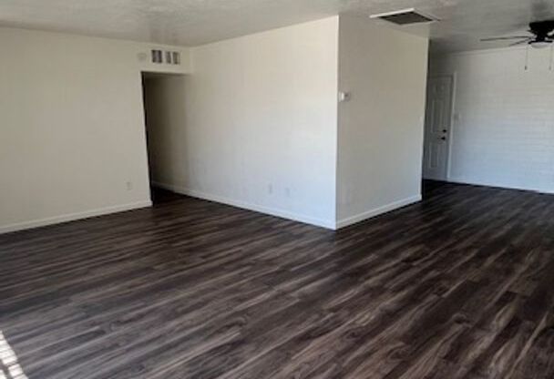 2126-2132 W. Orangewood Ave