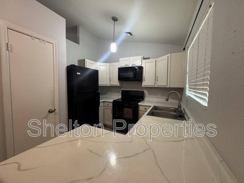 12537 N 83 DR