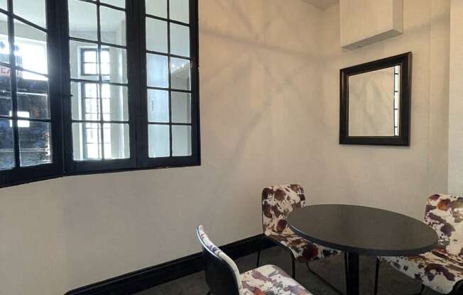 Sitting Area Surrounded by Beautiful Windows at 1033 W Loyola, Illinois