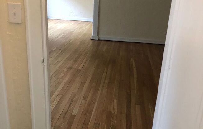 1 bed, 1 bath, 708 sqft, $1,340, Unit King Edward Annex 36