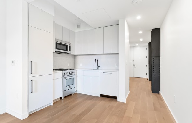 710 METROPOLITAN AVE