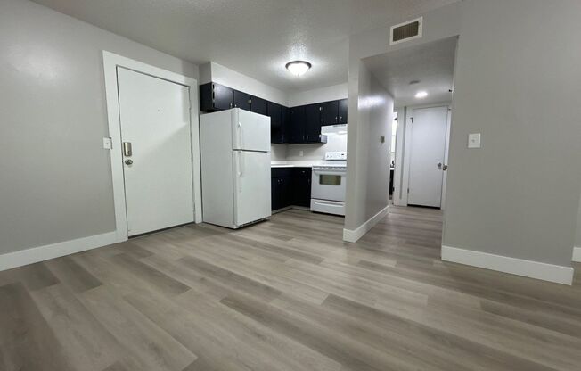 1 bed, 1 bath, 564 sqft, $695, Unit A12