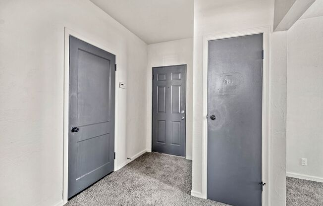 2 beds, 1 bath, 800 sqft, $949, Unit 111 W Lincoln Ave #21