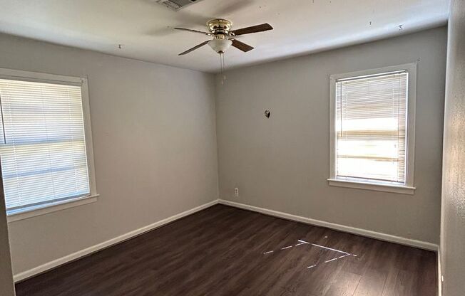 3 beds, 1 bath, $1,000