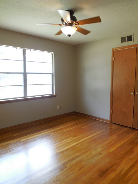 3 beds, 1.5 baths, $1,300