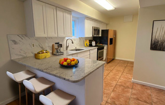 2 beds, 2 baths, $2,500, Unit 21