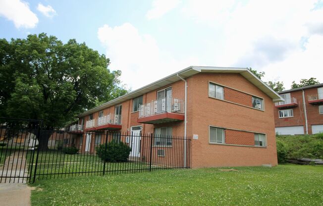 1 bed, 1 bath, 550 sqft, $740, Unit 833 - C