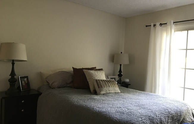 3 beds, 2 baths, $2,300