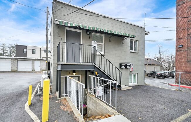 1 bed, 1 bath, $1,100, Unit 714