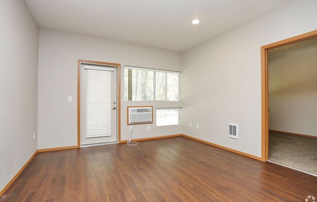 1 bed, 1 bath, 672 sqft, $1,275, Unit 1303