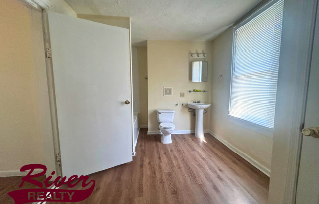 2 beds, 1.5 baths, 1,306 sqft, $900, Unit 25 Curry St