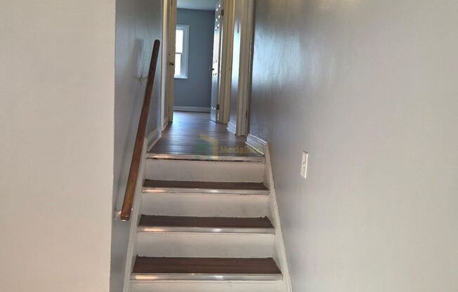 Welcome to 1702 W Edmaire Avenue in Morgan Park – Mobility Area Home near 115th & Vincennes!