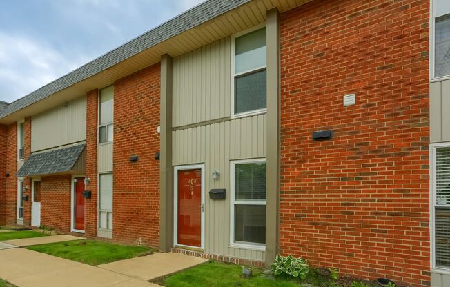 UPDATED 2 BEDROOM CONDO - Heart of Moon Township