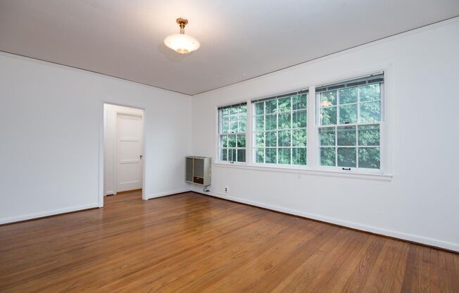 1 bed, 1 bath, 640 sqft, $1,499, Unit 5400-2