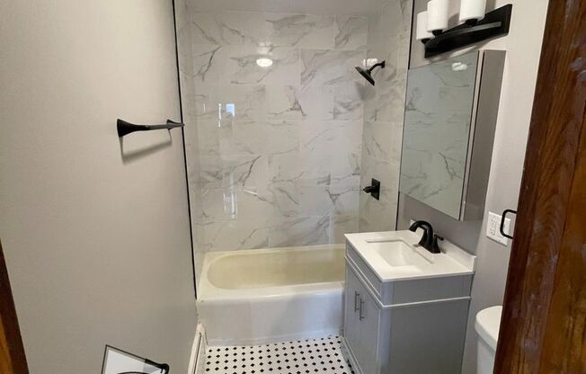 Fully Remodeled Apt on Harlem!