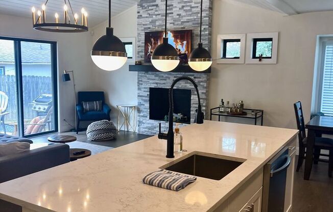 *** Near Domain * Stunning 4 Bedroom House * Fully Furnished * Designer Decorated * High End Luxury Finishes ***