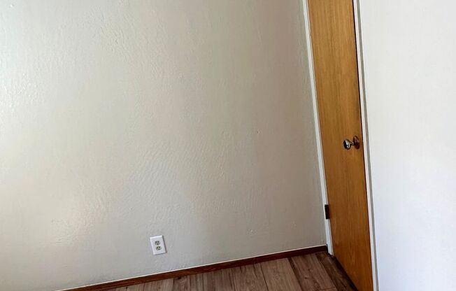 Cozy 1 Bedroom 1 bath, next to the police station and the fire department,
