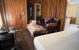 2 beds, 1 bath, $875, Unit 8