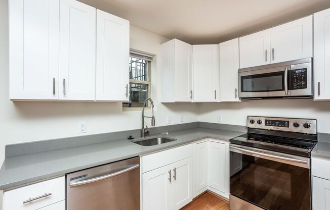 For Rent: Downtown Elegance at 605 Park Ave– Your Urban Haven Awaits!