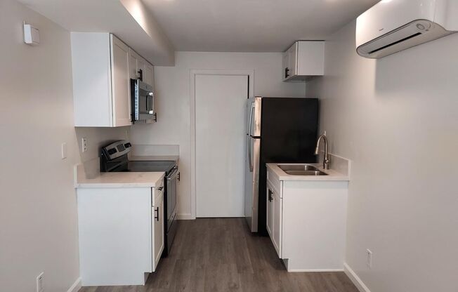 Studio, 1 bath, 160 sqft, $1,550, Unit 08