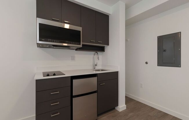 Studio, 1 bath, 250 sqft, $995, Unit B04
