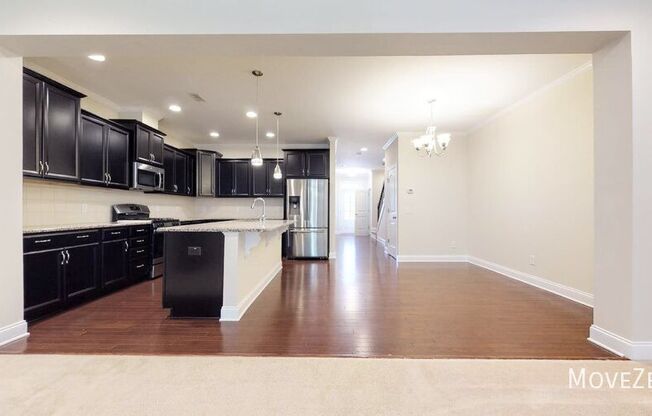 371 ROBERTS RDG DR