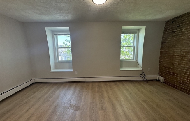 685 E 7 ST