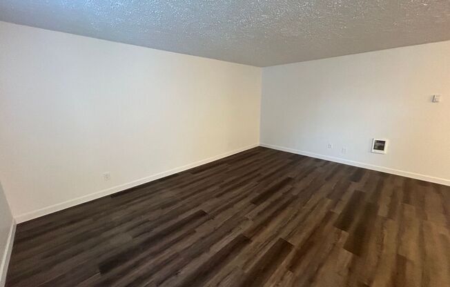 2 beds, 1 bath, $1,095, Unit Unit 2