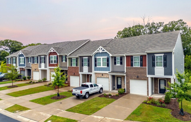 3 beds, 2.5 baths, 1,407 sqft, $2,200, Unit 8216