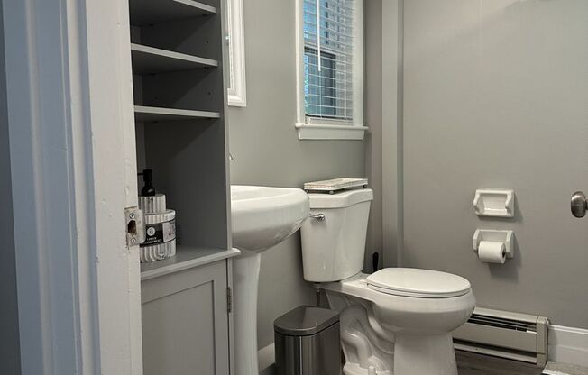 Studio, 1 bath, 300 sqft, $2,299, Unit 24 Monarch Way Apt 105