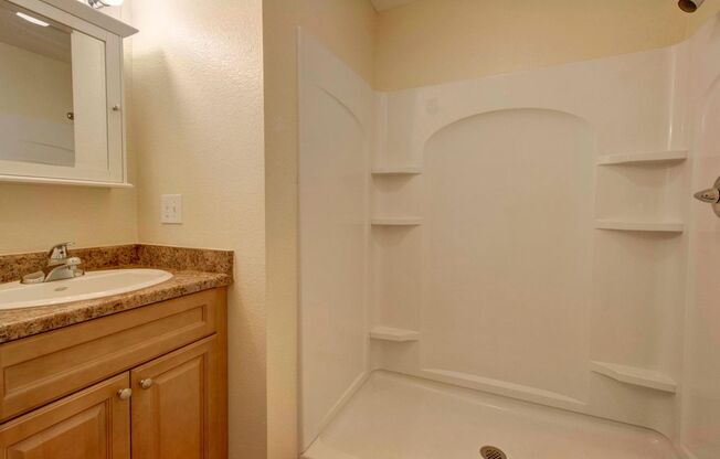 4 beds, 2 baths, 1,300 sqft, $5,200, Unit 203