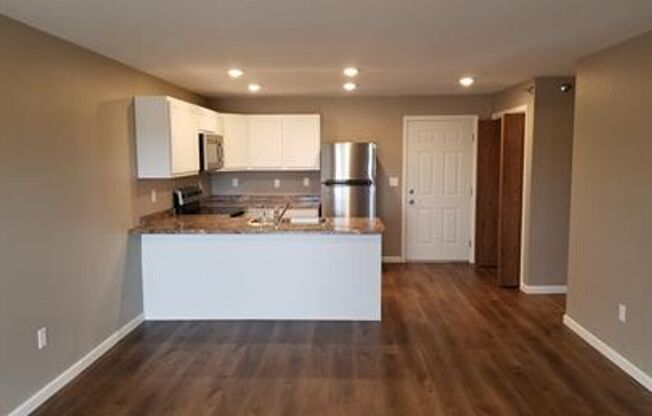 1 bed, 1 bath, 648 sqft, $1,195, Unit 213