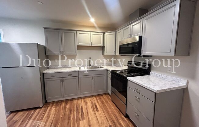 2 beds, 1 bath, $1,450, Unit 4