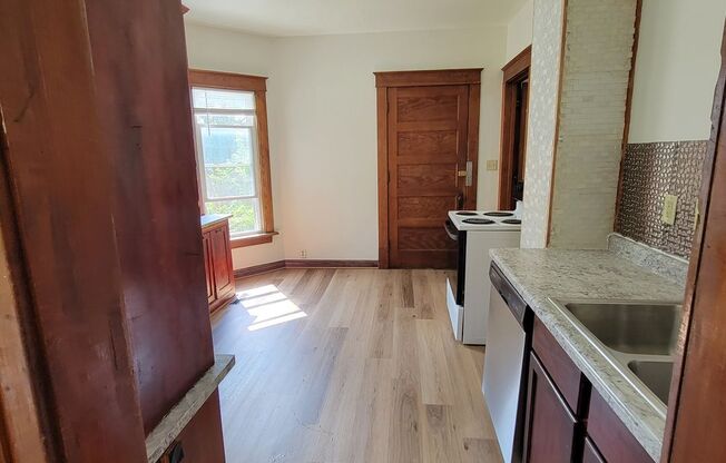 2 beds, 1 bath, $1,250