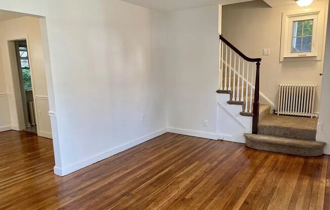 3 beds, 1 bath, $2,700