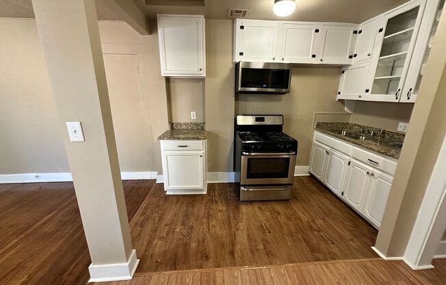 2 beds, 1 bath, $1,095