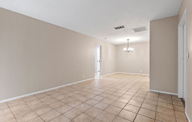 Lovely 1/1 condo in Winter Springs ~ Freshly Updated with New Paint, Fixtures, and More!