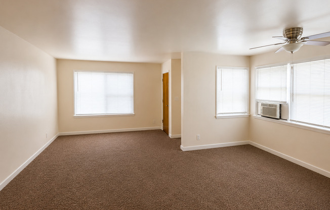 1 bed, 1 bath, $1,100, Unit 19