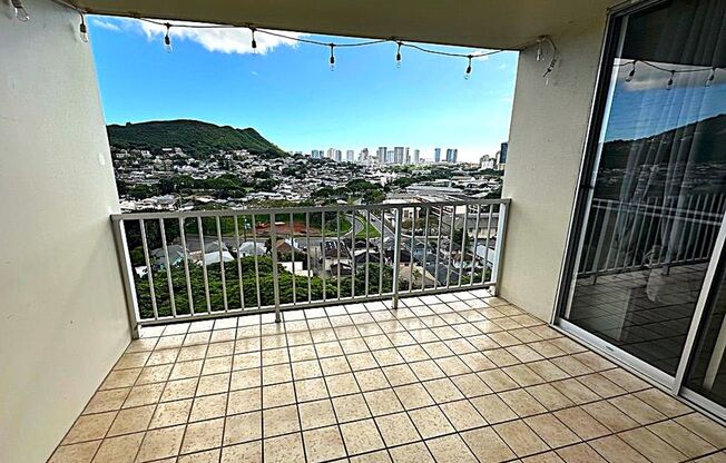 Lower Nuuanu High Floor Condo With Spectacular Views!