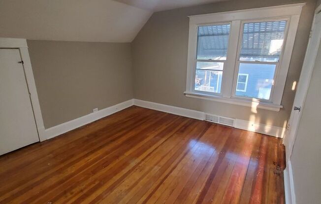 3 beds, 1 bath, $1,595