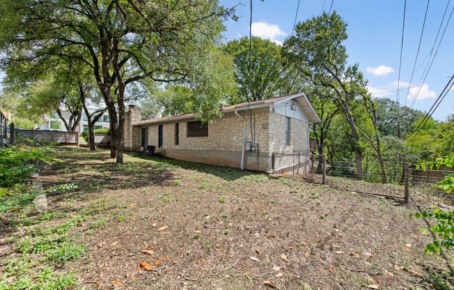Available MAY: Charming 3 Bed / 2 Bath in Rollingwood - Zoned to Eanes ISD - Large Yard