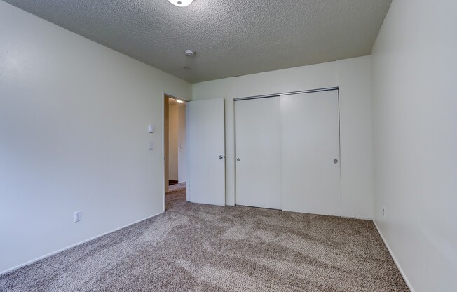 2 beds, 1 bath, 917 sqft, $1,450, Unit 213