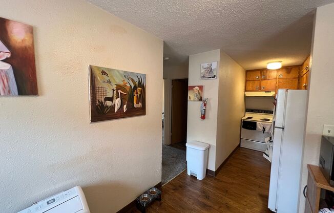 2 beds, 1 bath, $895