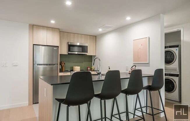 2 beds, 2 baths, $5,755, Unit 216