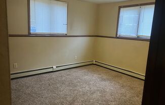 2 beds, 1 bath, $750, Unit APT 6