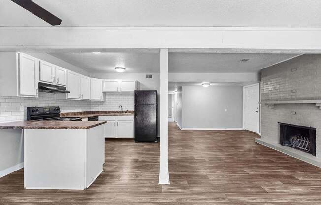 Overland Park, KS Apartments - Treetop Lodge - Photo of Luxury Renovated Kitchen