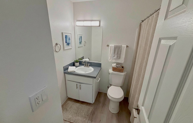 3 beds, 1 bath, 800 sqft, $1,595, Unit 53