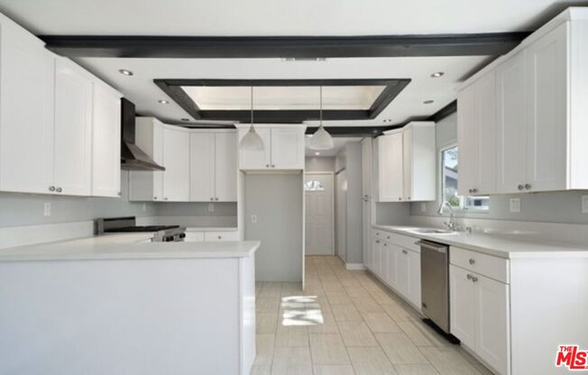 5472 3 AVE