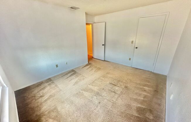 2 beds, 1 bath, 810 sqft, $1,395, Unit r2550n3304